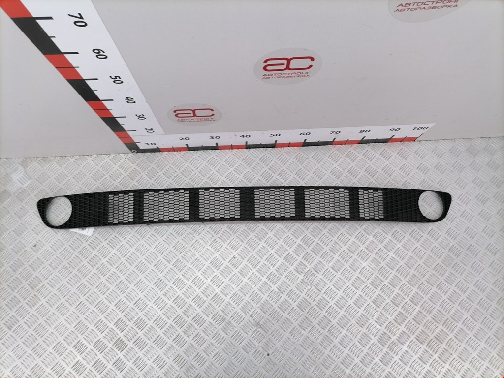 Решетка (заглушка) в бампер центральная Nissan Almera N16 купить в Беларуси