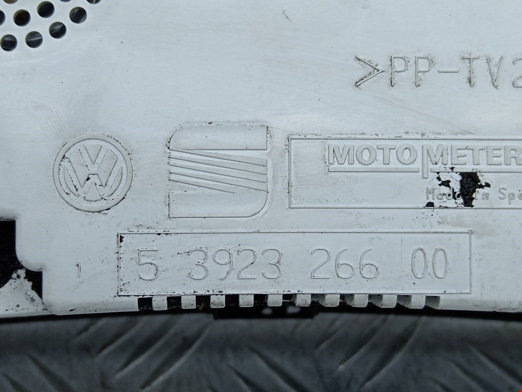 Панель приборная (щиток приборов) Volkswagen Polo 3 купить в Беларуси