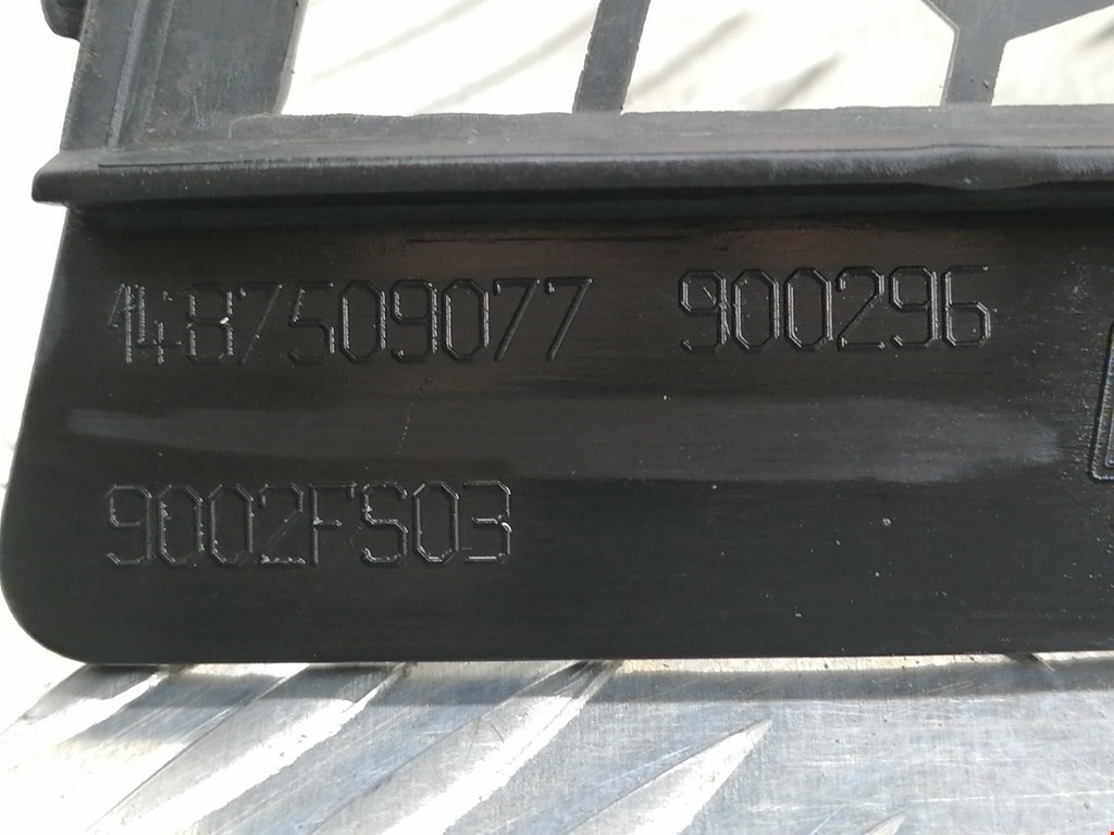 Решетка (заглушка) в бампер центральная Fiat Ulysse 2 (179) купить в России