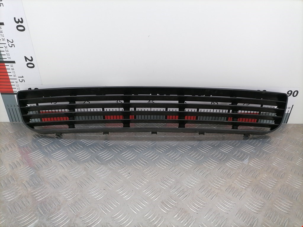 Решетка (заглушка) в бампер центральная Seat Alhambra купить в Беларуси