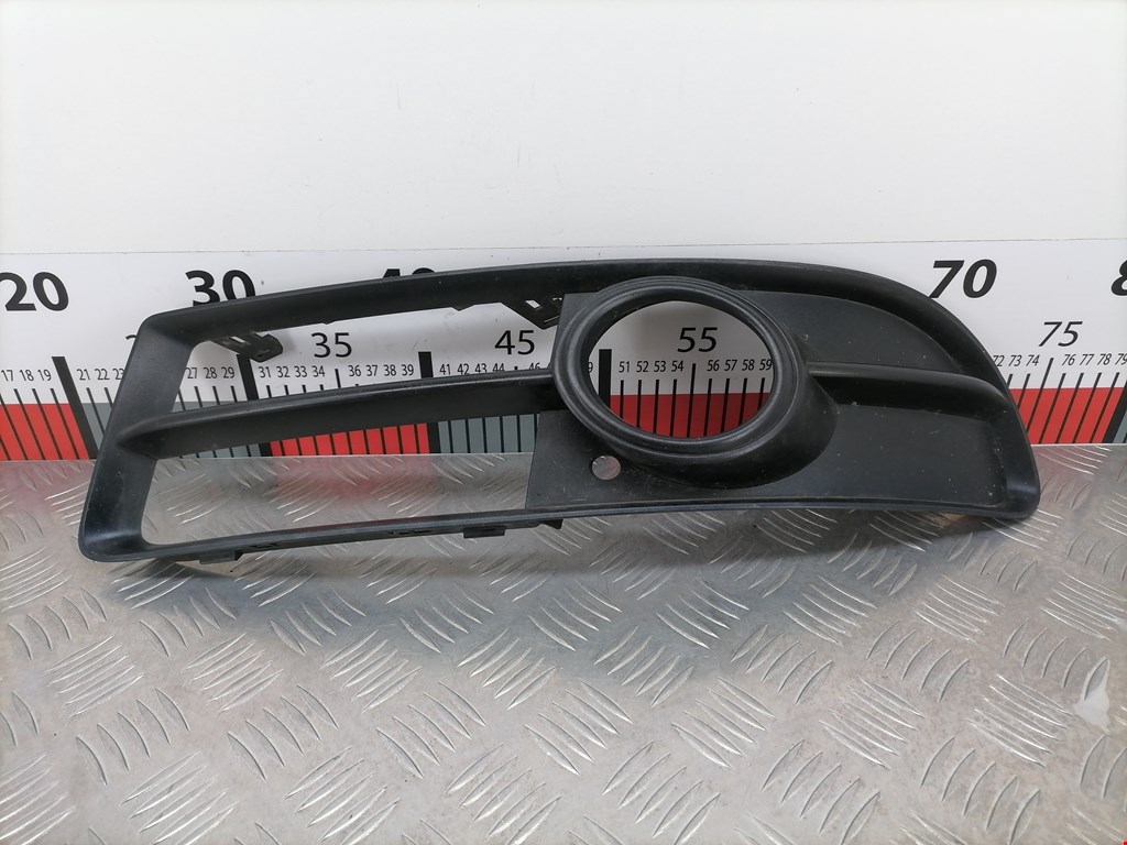 Решетка (заглушка) в бампер левая Audi A4 B7 купить в России