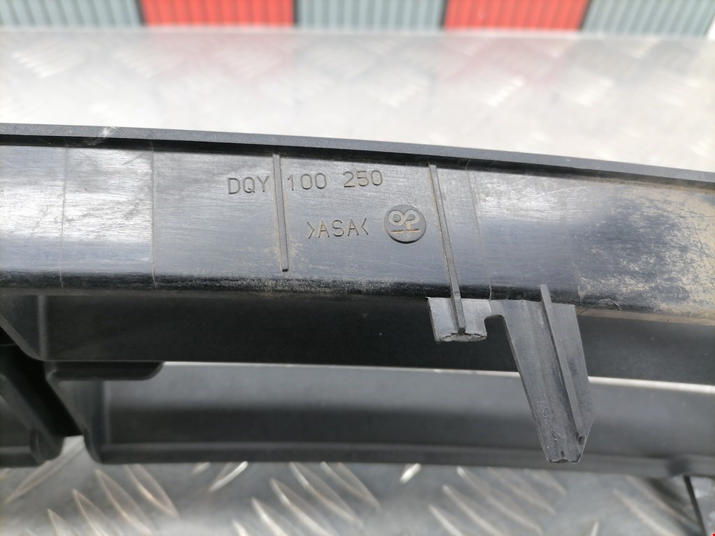 Решетка (заглушка) в бампер центральная Rover 75 купить в России