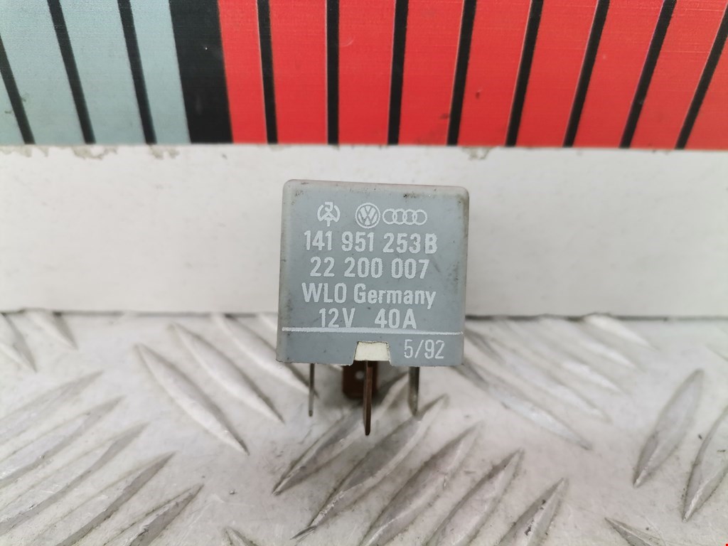 Реле Mitsubishi Carisma
