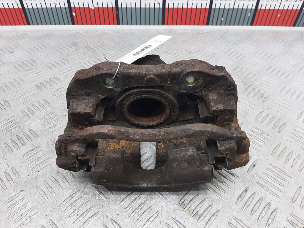 Суппорт передний правый Peugeot 206