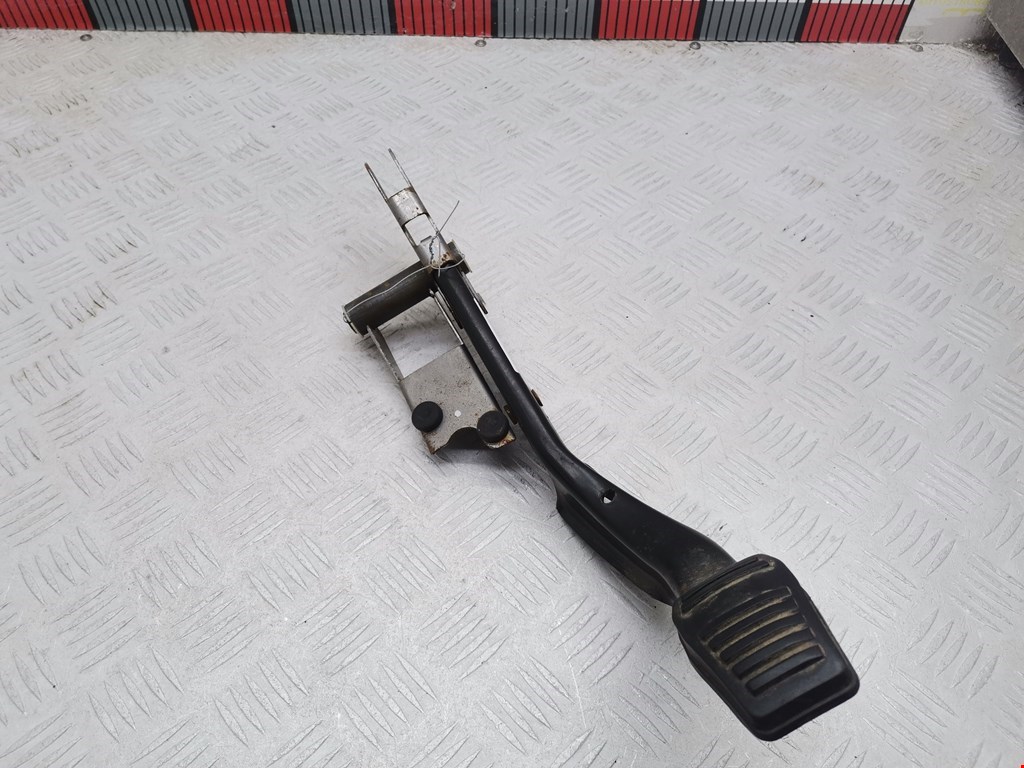 Педаль тормоза Ford Fiesta 5