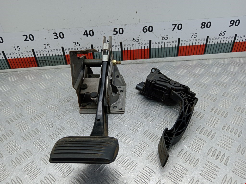 Педальный узел Ford Fiesta 5