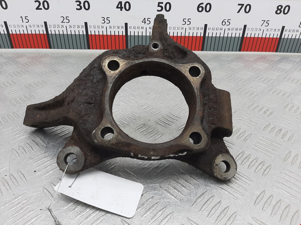 Кулак поворотный левый Mitsubishi Grandis
