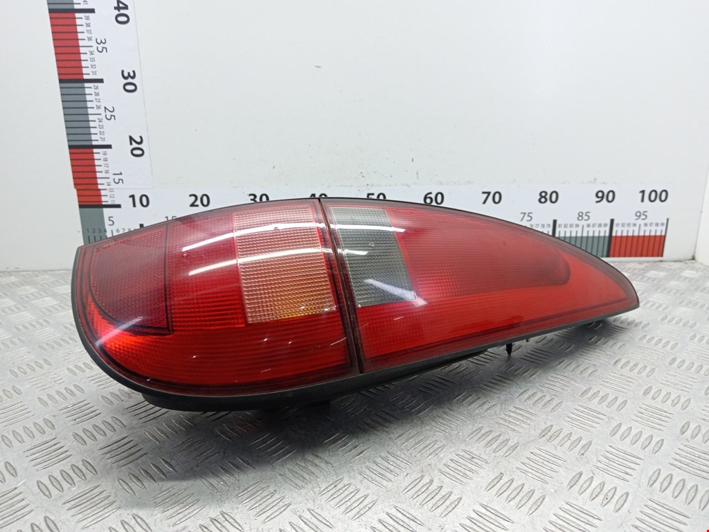 Фонарь задний правый Renault Laguna 1