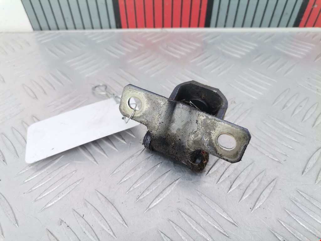 Петля крышки (двери) багажника Mitsubishi Outlander 2