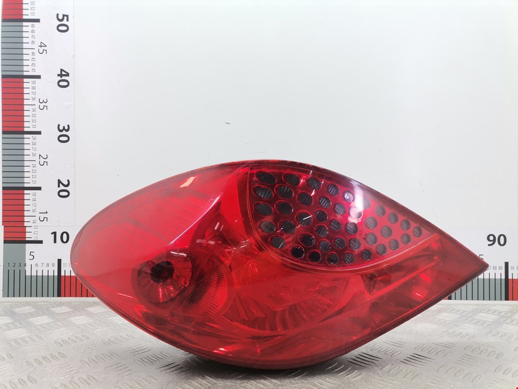 Фонарь задний правый Peugeot 207