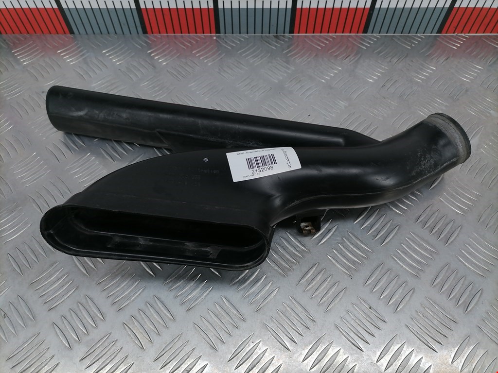 Воздухозаборник (наружный) Opel Corsa D