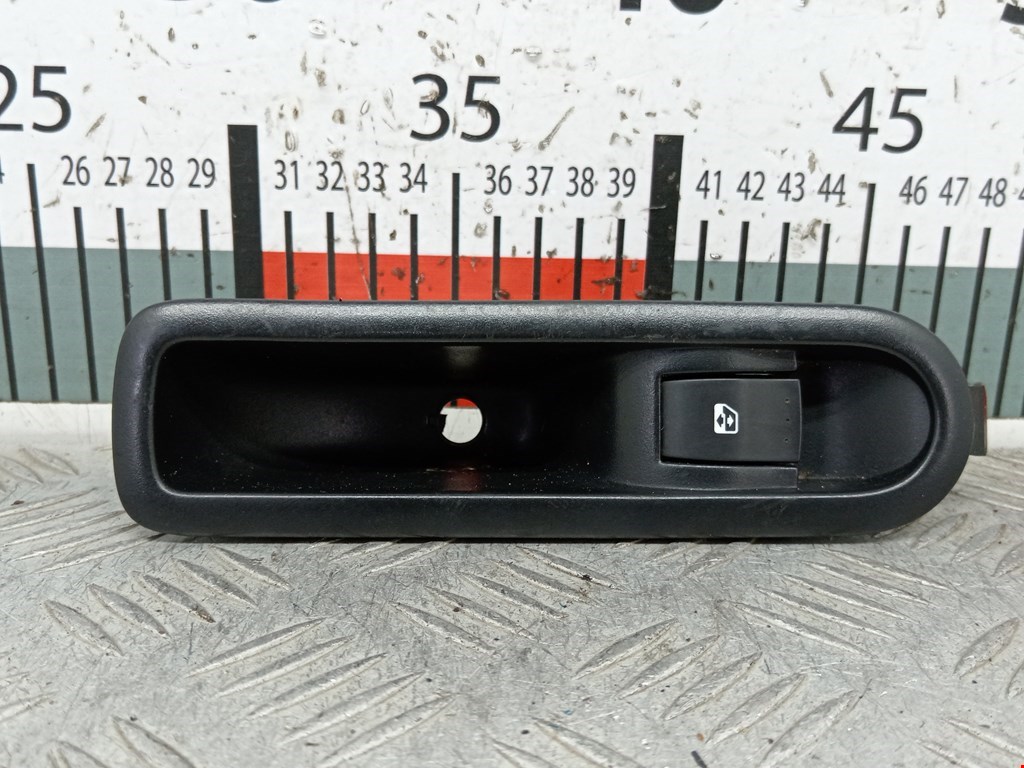 Кнопка стеклоподъемника Renault Scenic 2