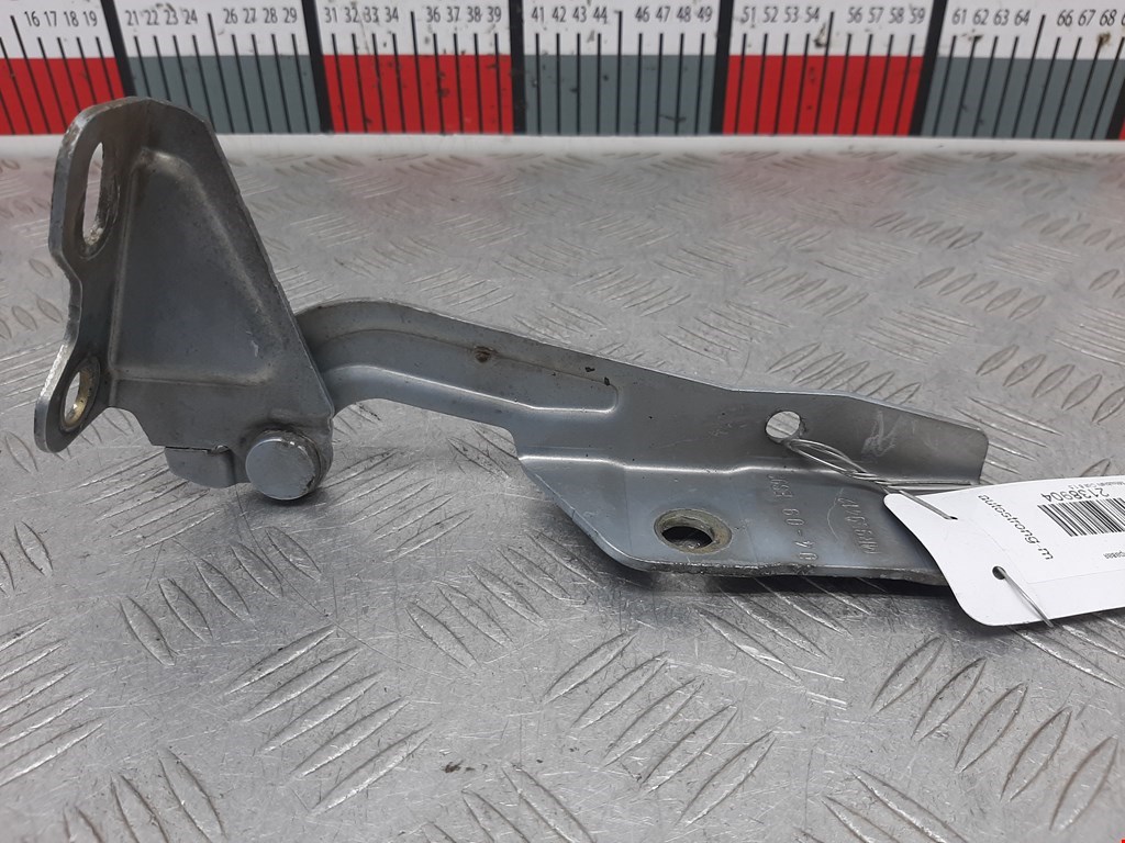 Петля капота правая Mitsubishi Colt 6