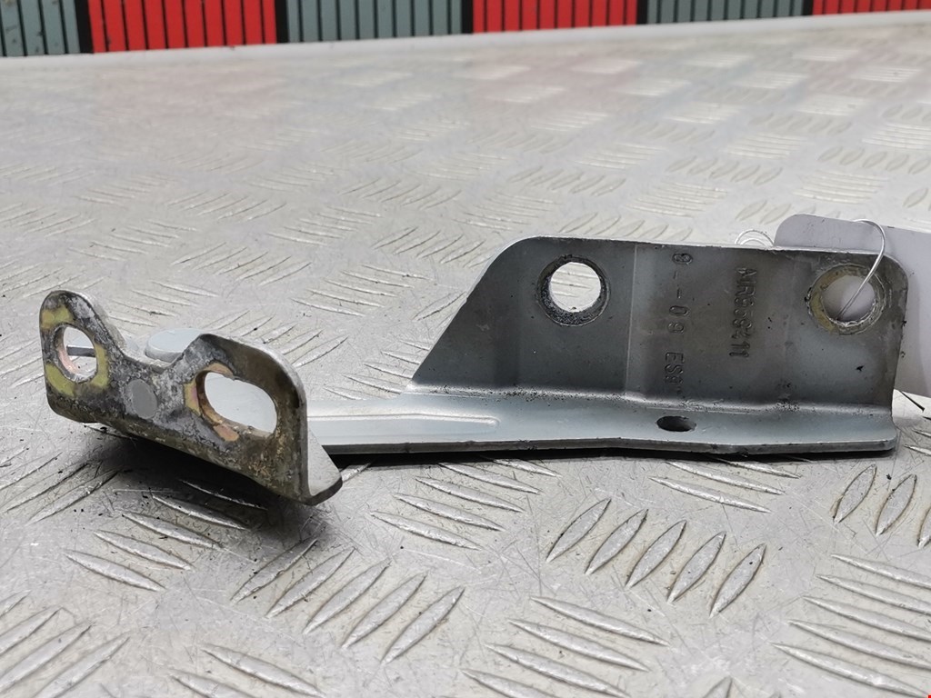 Петля капота левая Mitsubishi Colt 6