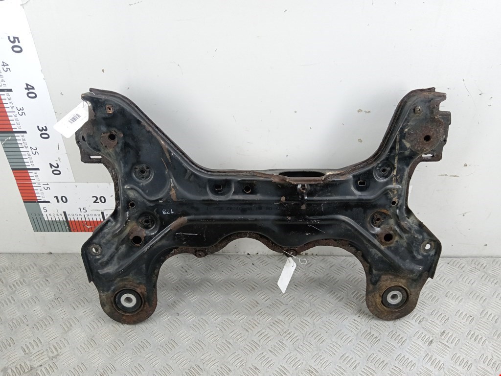 Балка подмоторная (подрамник) Volkswagen Golf 4