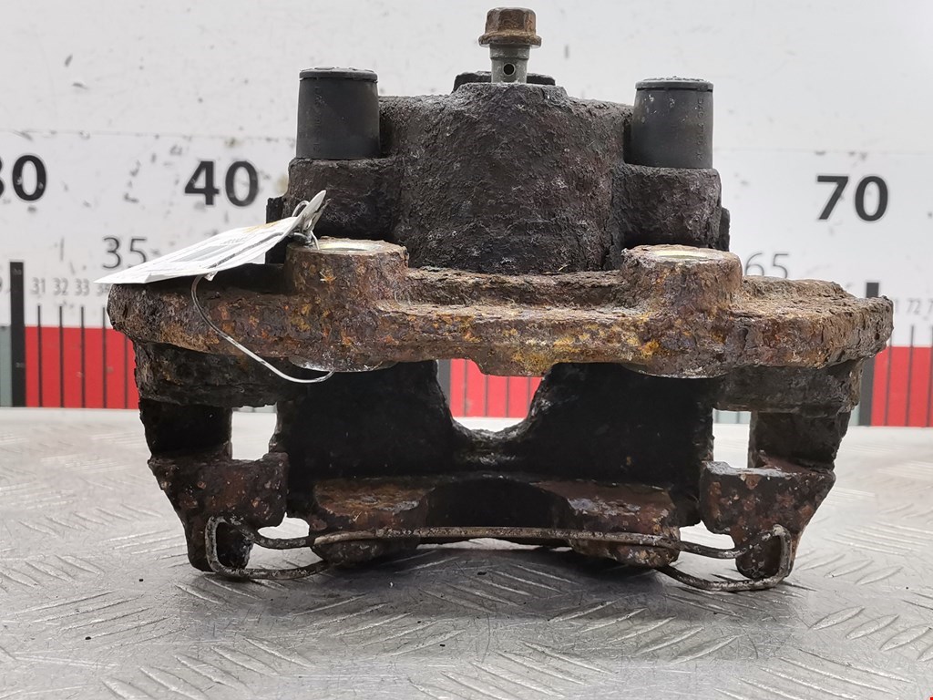 Суппорт передний правый Opel Corsa B