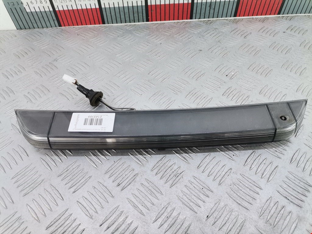 Фонарь дополнительный тормозной (стоп-сигнал) Mitsubishi Grandis