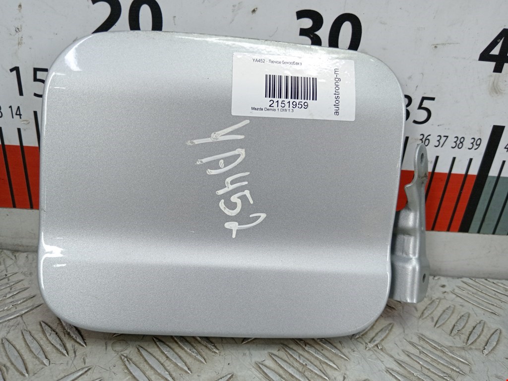 Лючок бензобака Mazda Demio 1 DW