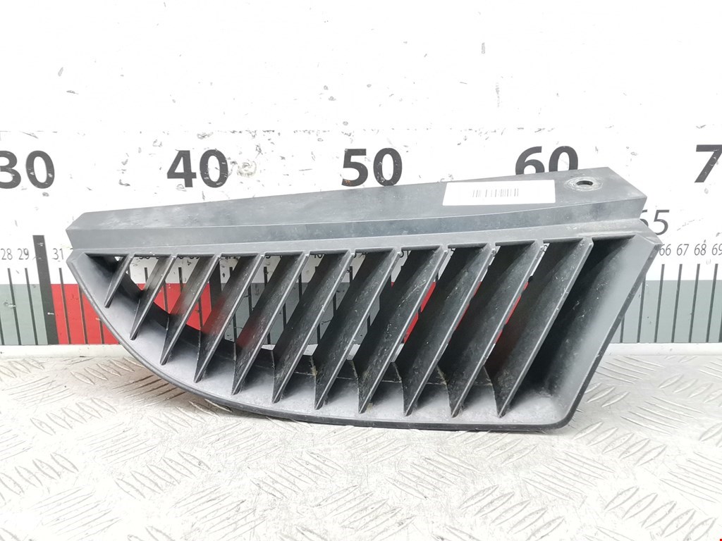 Решетка радиатора Mitsubishi Colt 6