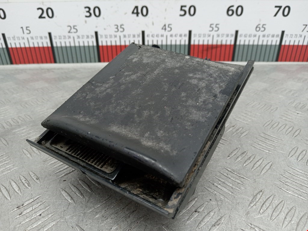 Пепельница передняя Volkswagen Golf 4