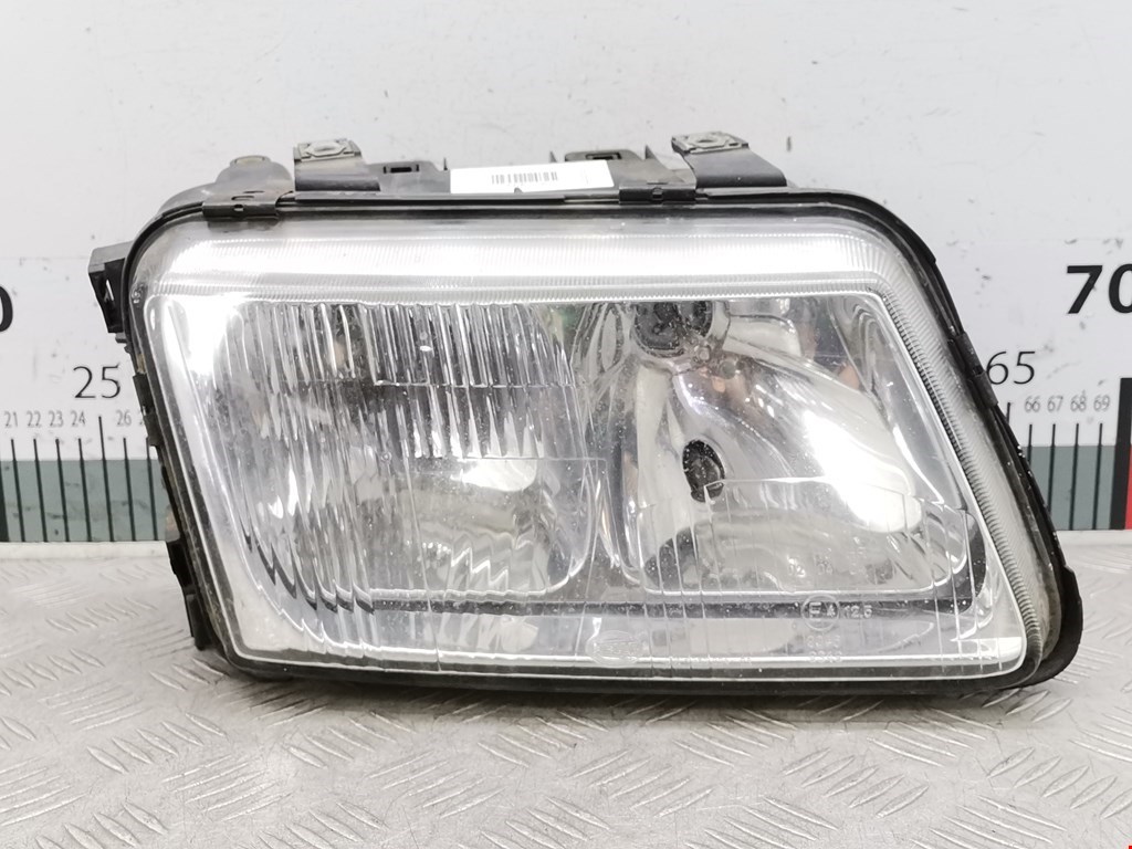 Фара правая Audi A3 8L