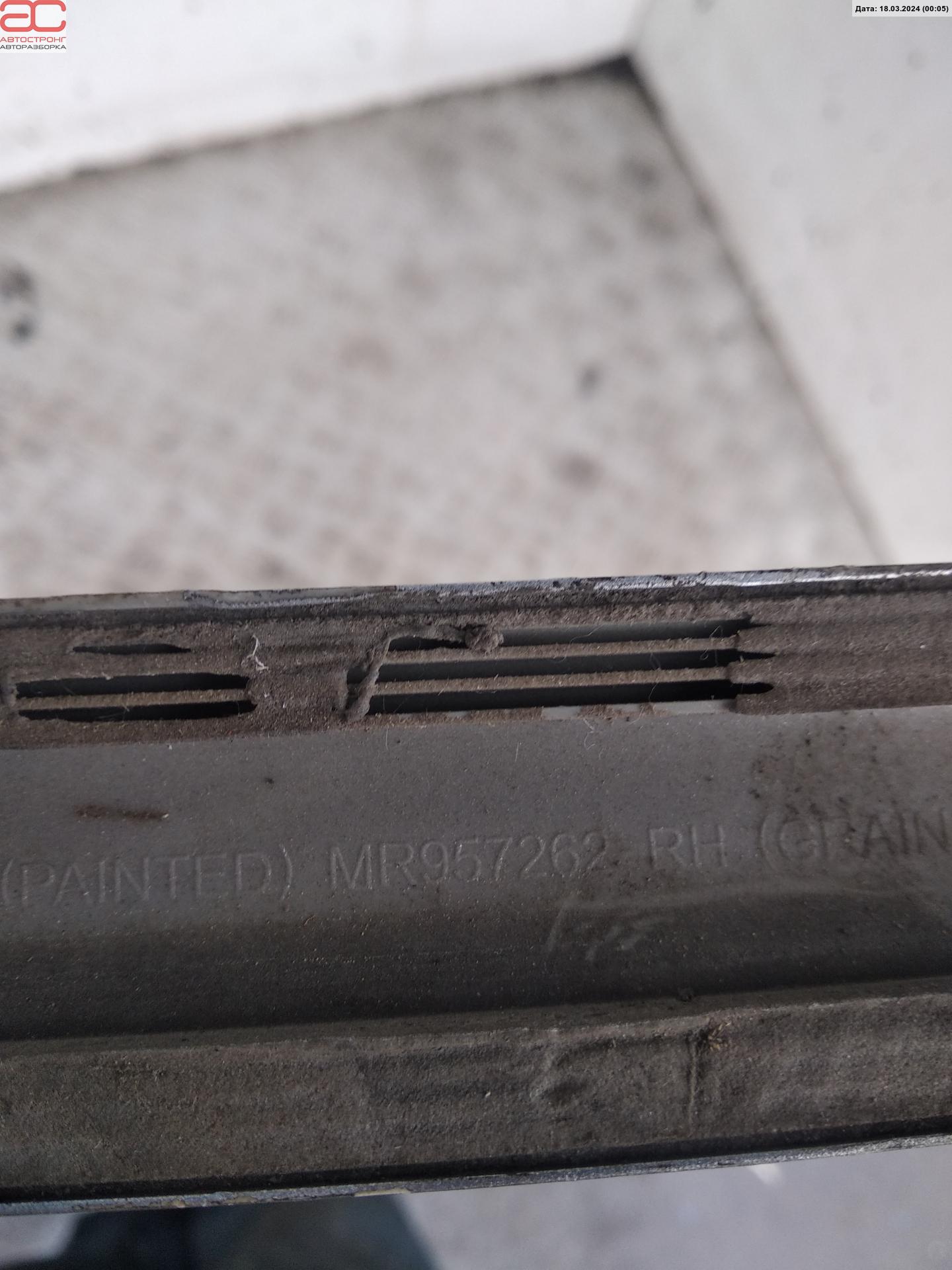 Накладка декоративная (молдинг) передней правой двери Mitsubishi Colt 6 купить в России