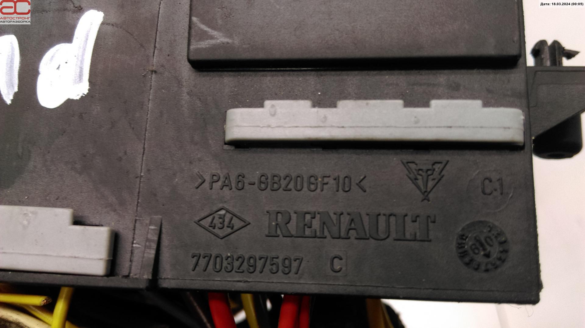 Блок предохранителей Renault Sandero 1 купить в Беларуси
