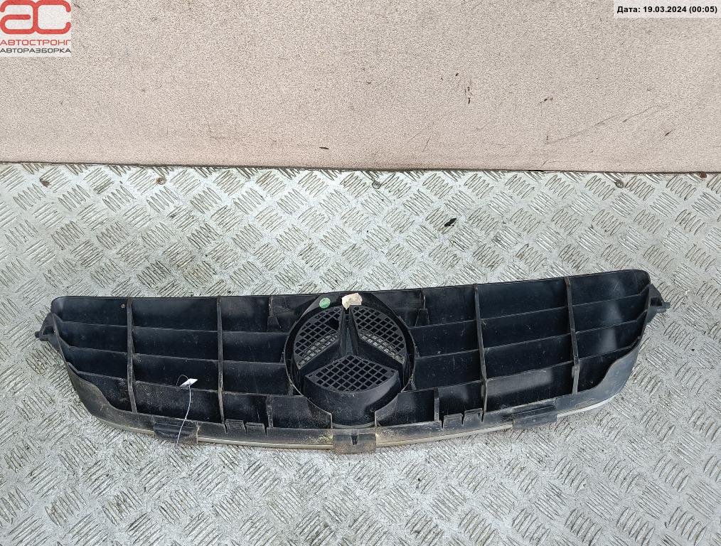 Решетка радиатора Mercedes CLK-Class (W209) купить в России