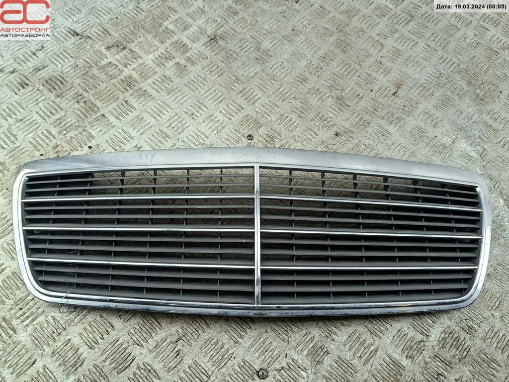 Решетка радиатора Mercedes E-Class (W210) купить в Беларуси