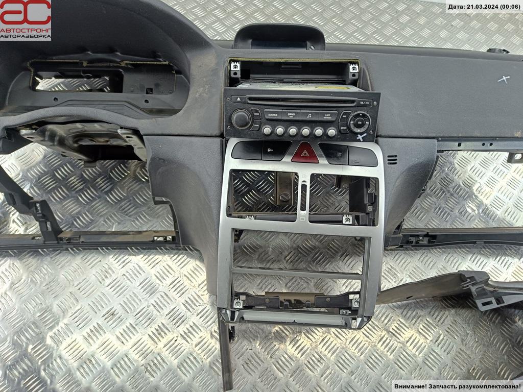 Торпедо (панель передняя) Peugeot 307 купить в Беларуси